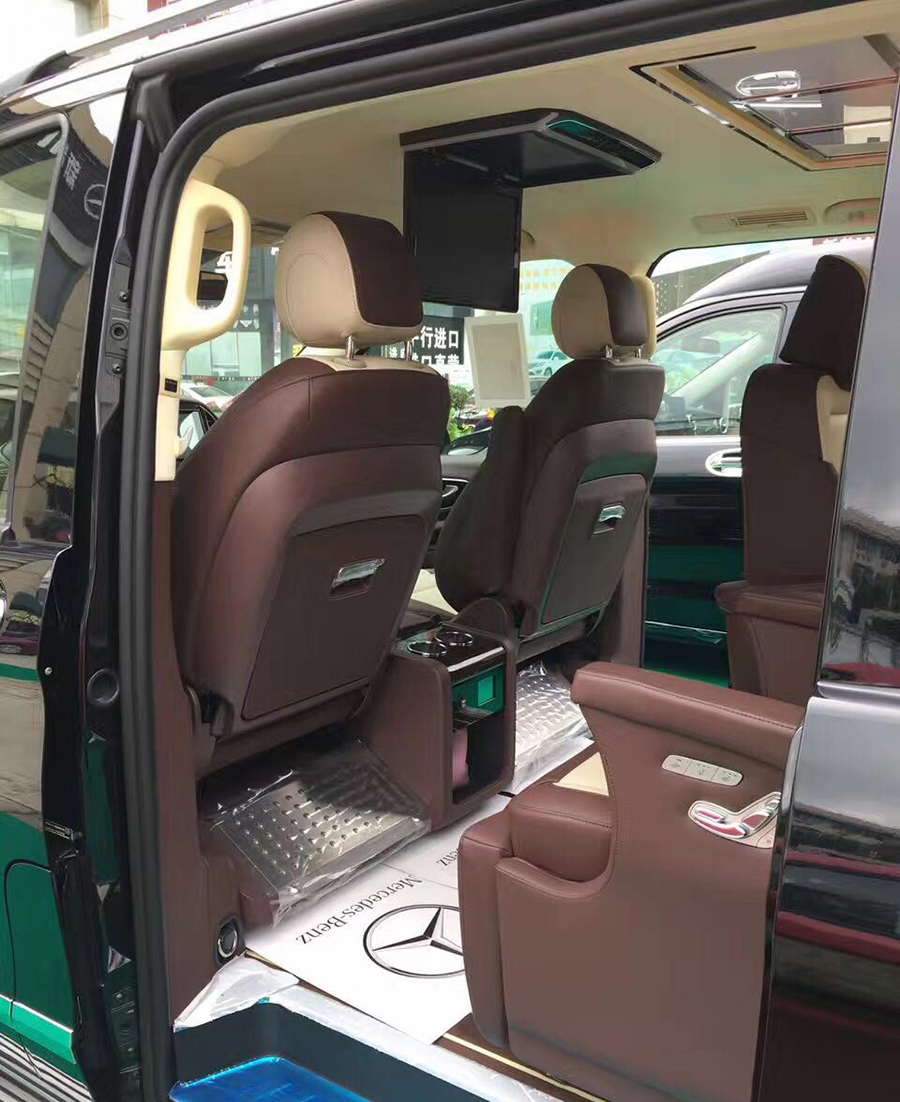 Mercedes Benz V level backstage panel